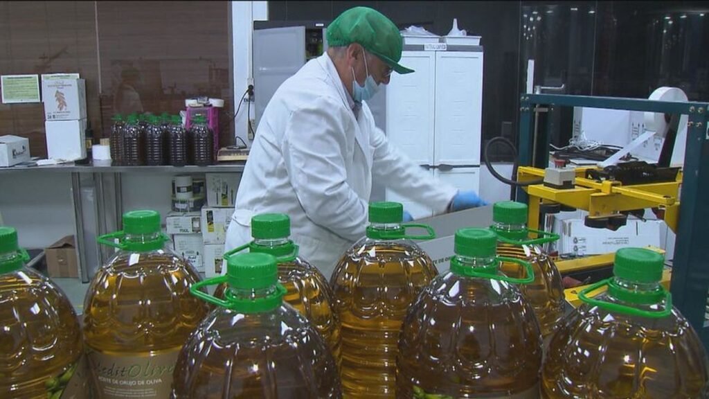 SE NECESITA URGENTE 47 PERSONAS PARA TRABAJAR EMPACANDO ACEITE | URGENTE