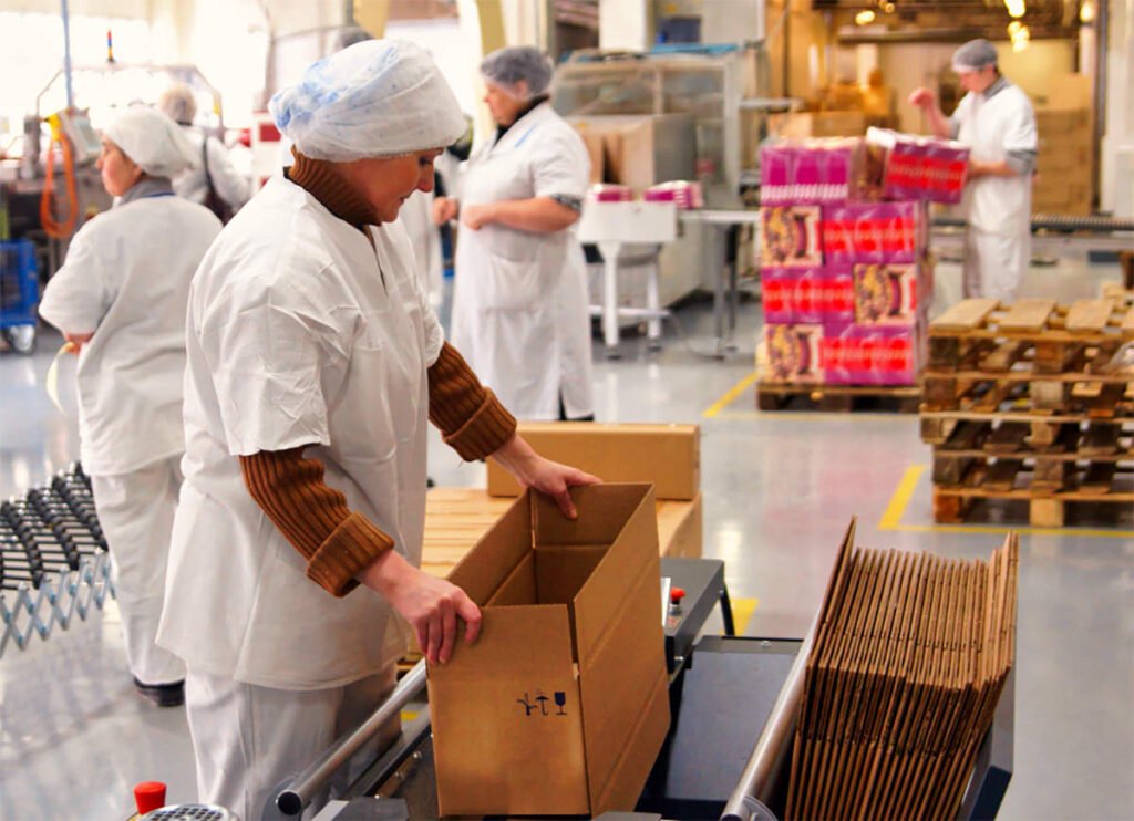 SE BUSCAN 35 PERSONAS PARA EMPACAR DIVERSOS PRODUCTOS |