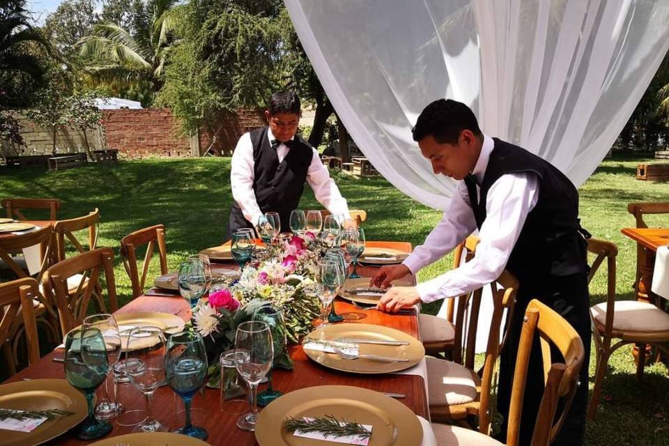 RESTAURANTES NECESITAN PERSONAL EN DISTINTAS ÁREAS |