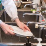 NECESITAN 19 PERSONALES PARA LAVA PLATOS | POSTULA